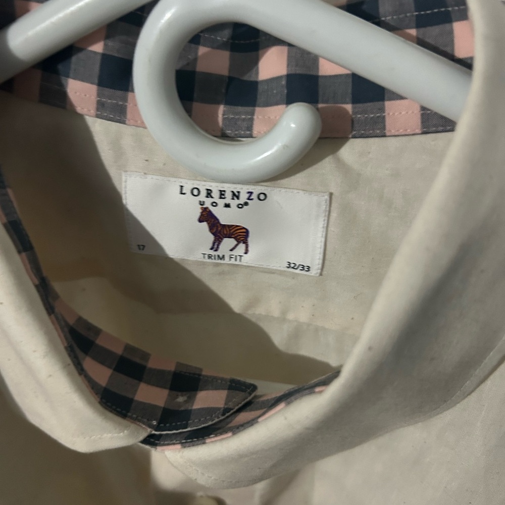 Cream Dress Shirt with Pointed Collar and Buttoned Cuffs - Picture 3 of 8